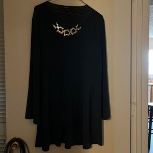 Hey guys! I am selling a casual, green tunic.